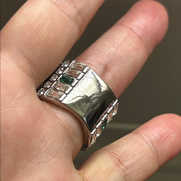 🖤NEW🔺Elegant Silver and Green Women's Fashion Ring - Picture 2 of 12